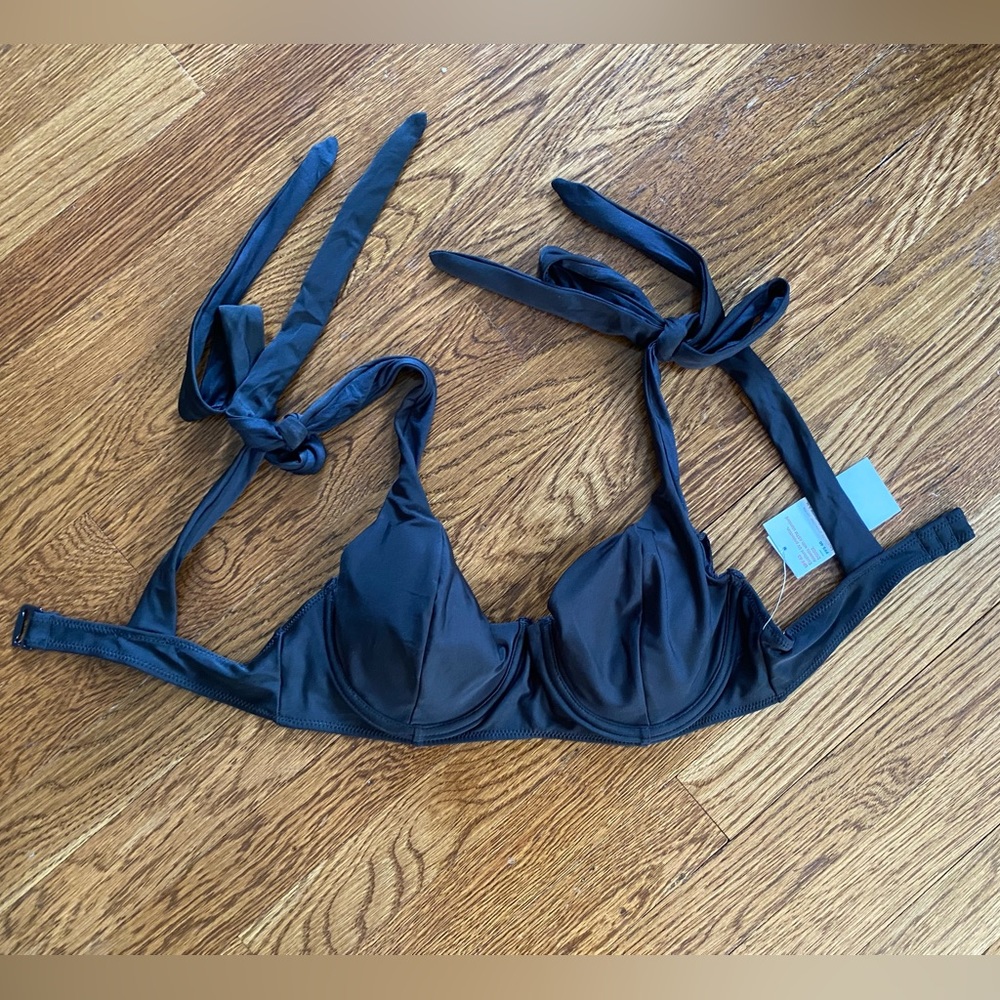 Old Navy Black Underwire Bikini Top Size M NWWT